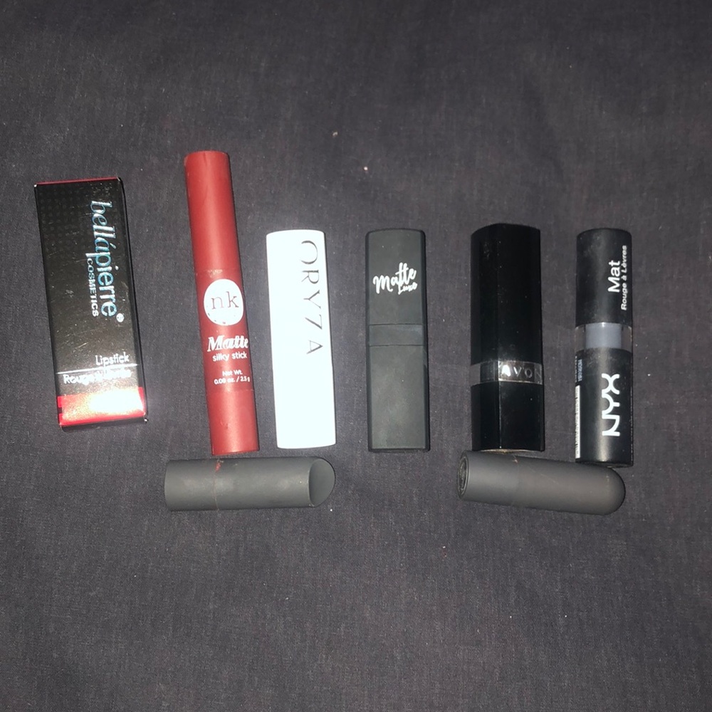 Lot of 8 Lipsticks